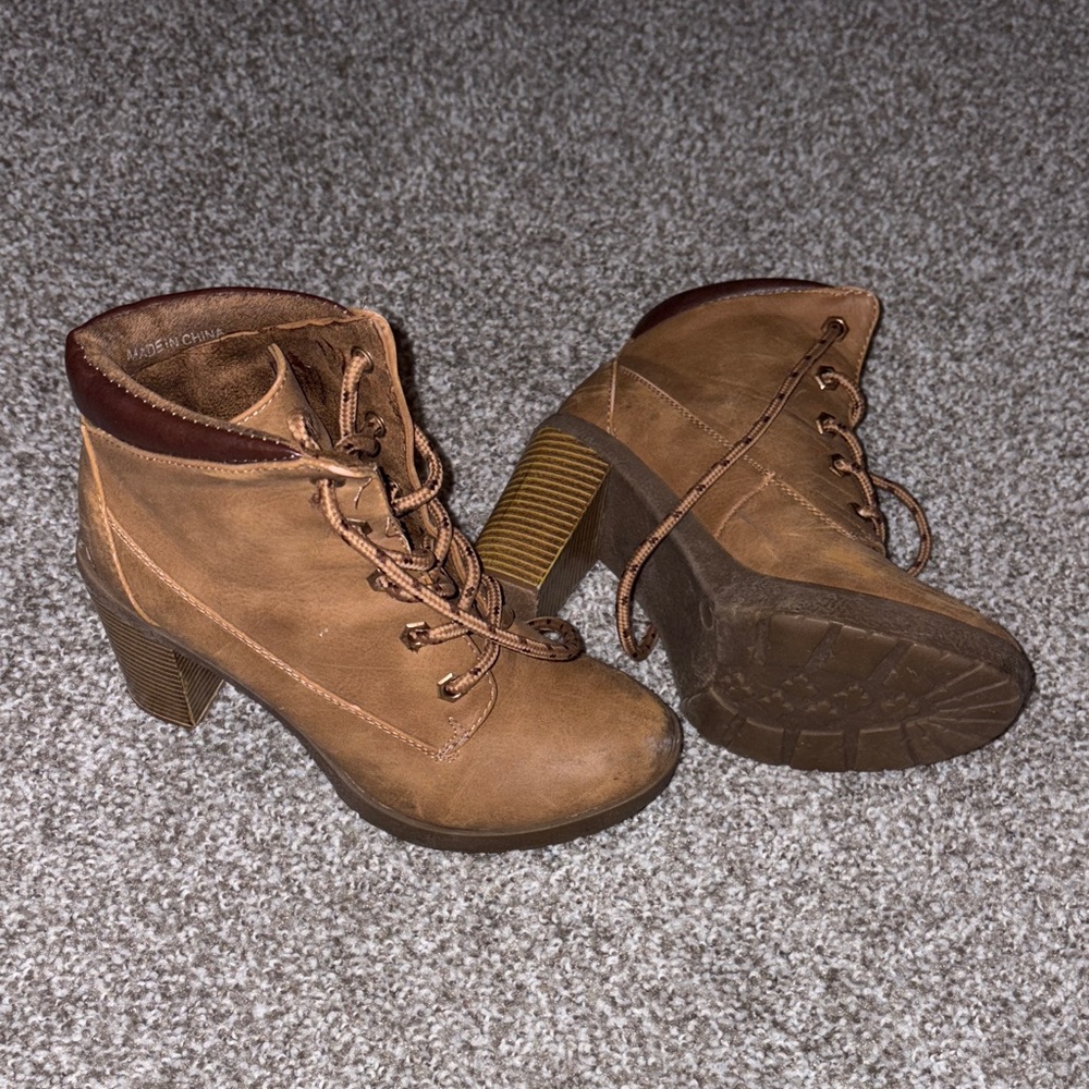 Elegant Tan Lace-Up Ankle Boots